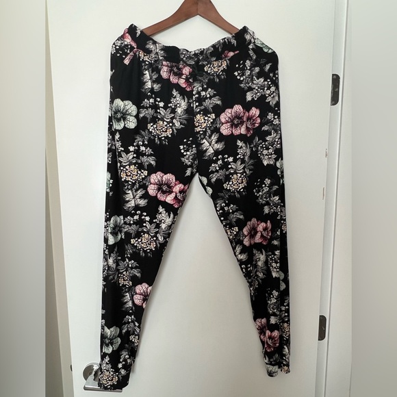 Floral Jogger Pants - Picture 3 of 4